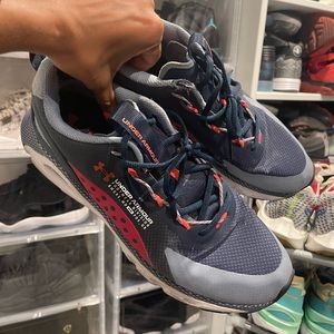 Mens Under Armour - Size 12